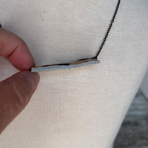 Hair on hide rectangle cow print leather necklace - Picture 4 of 8